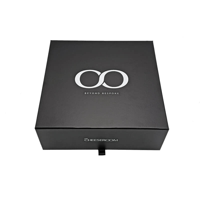 Luxury magnetic closure foldable box